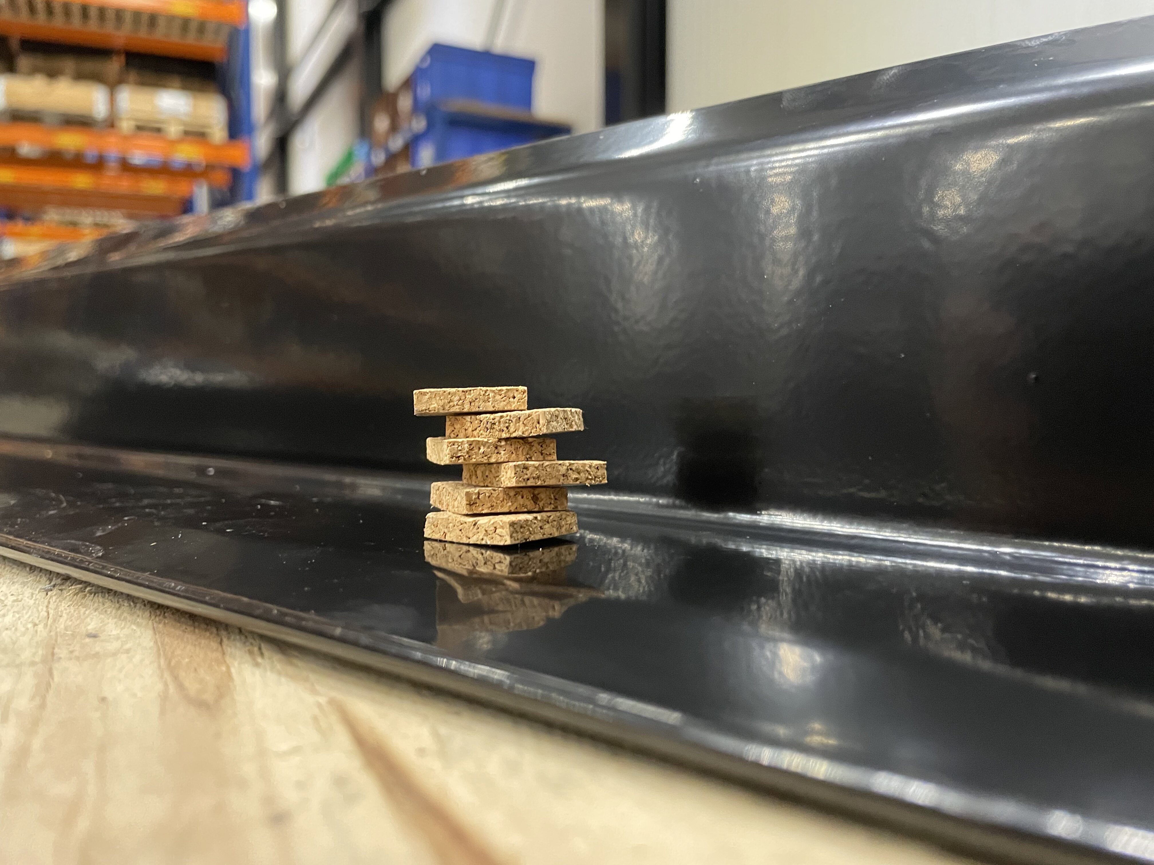 De lateien en geveldragers van Certacon worden voortaan onderling tijdens transport gescheiden door kurk.